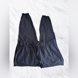 Lululemon on the fly joggers black size 10
